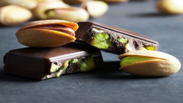 pistachios-and-chocolate:-this-combo-burns-fat,-lowers-blood-pressure,-feeds-a-healthy-gut