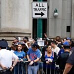 chaos-erupts-after-outraged-knicks-fans-trapped-in-subway-stations,-locked-out-of-nyc-parade-by-nypd