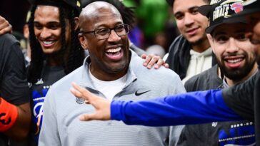 mike-brown-sports-’10-weeks’-shirt-for-knicks’-championship-parade-after-james-dolan’s-abstinence-joke
