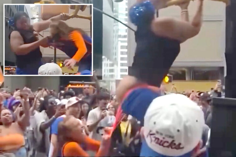 wild-video-shows-cat-fight-over-knicks-parade-viewing-spot-as-woman-loses-pants-—-then-twerks-in-orange-thong