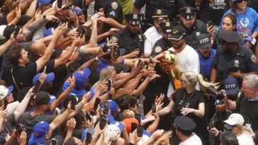 striking-jalen-brunson-image-reveals-insane-love-fans-have-for-nba-finals-mvp-at-championship-parade