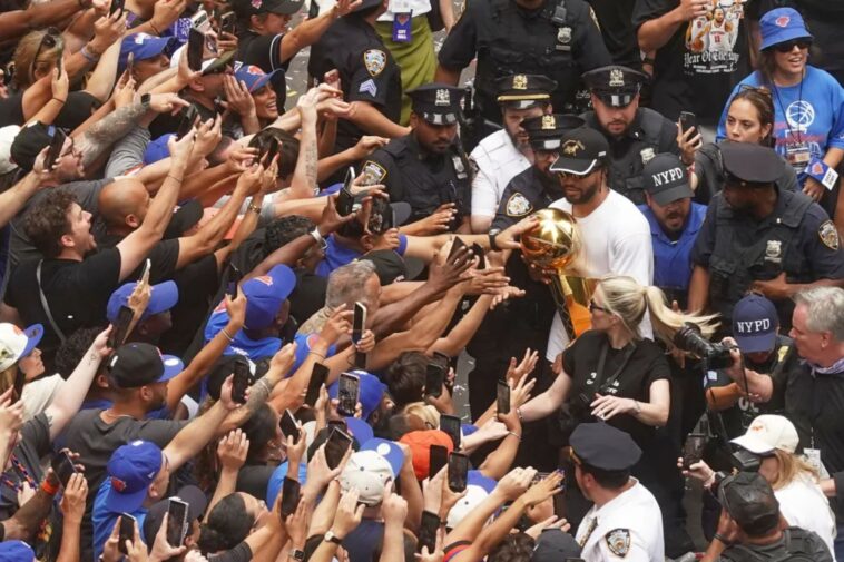 striking-jalen-brunson-image-reveals-insane-love-fans-have-for-nba-finals-mvp-at-championship-parade