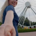 couple-set-mood-for-guns-n’-roses-by-hooking-up-on-a-ferris-wheel-&-best-friend’s-wife-sends-birthday-suit-pic