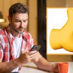 man-continues-tenth-year-of-sending-just-a-thumbs-up-to-every-single-text-message-he-receives