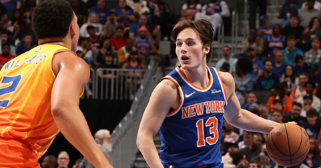 watch:-knicks-players-mistaken-for-fan-by-police,-nearly-arrested