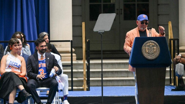 knicks-owner-appears-to-take-swipe-at-mamdani-at-nba-championship-celebration,-stiffs-photo-op-with-him