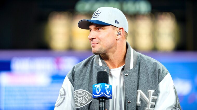 rob-gronkowski-offers-advice-for-patriots-to-silence-noise-around-mike-vrabel-controversy-ahead-of-2026-season