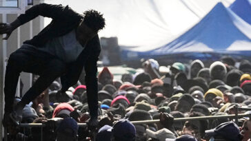 police-battle-migrant-protesters-at-south-african-deportation-facility