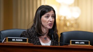watch:-dem-candidate-grilled-on-stock-trading-after-being-duped-with-selfie-request