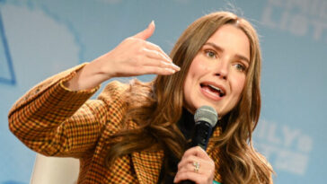 actress-sophia-bush-calls-trump-a-‘petty-little-bitch-boy’