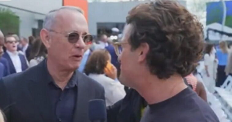 hilarious:-liberal-actor-tom-hanks-insults-msnow-to-network-reporter’s-face-during-obama-event-(video)