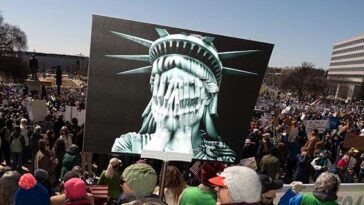 poll:-nearly-4-in-10-democrats-‘ashamed’-to-be-american