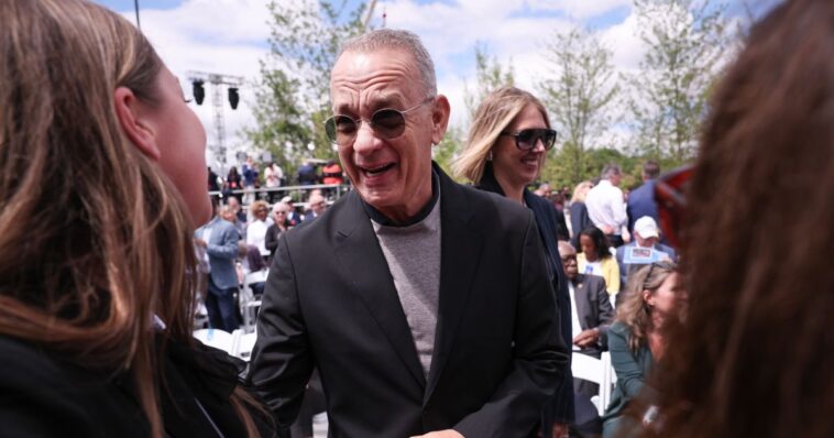 watch:-tom-hanks-painful-insult-to-msnow-interviewer-goes-viral-during-obama-presidential-center-opening