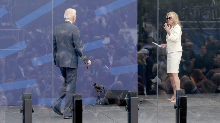 watch:-would-be-second-term-president-biden-left-searching-for-family-on-stage-after-obama-center-opening