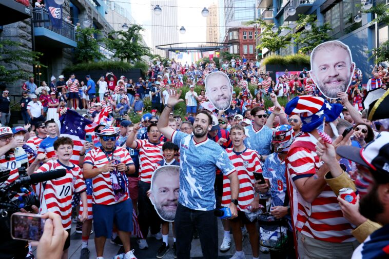 watch:-world-cup-fans-take-over-seattle-ahead-of-usa-vs-australia