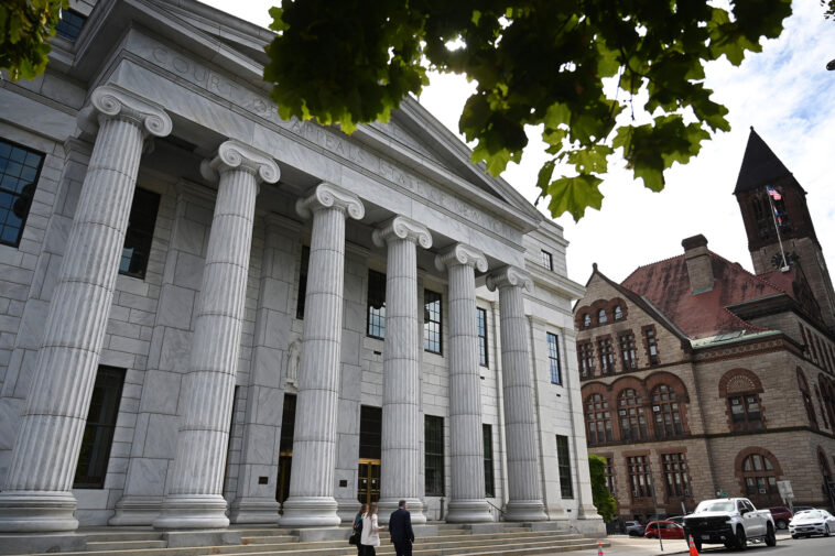 new-york-judges-must-retire-at-76,-says-high-court,-ruling-against-age-discrimination