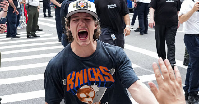 knicks’-tyler-kolek-mocks-ny-governor-kathy-hochul-with-imaginative-t-shirt