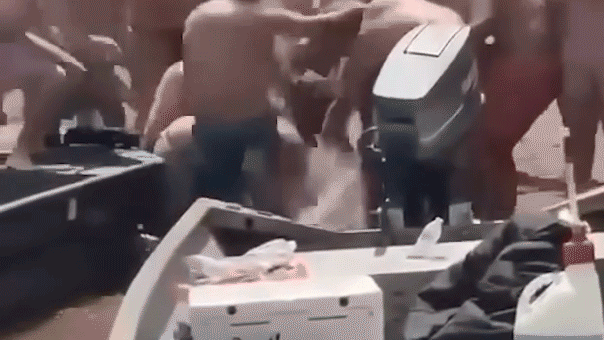 watch:-boozy-boaters-unleash-wild-riverfront-brawl-as-fists-fly-at-popular-south-carolina-sandbar
