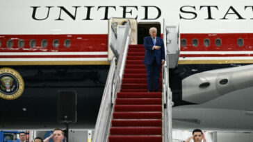 trump-unveils-new-air-force-one-a-day-after-presidential-plane-of-36-years-makes-final-voyage