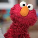elmo-makes-it-clear-he’s-rooting-for-team-usa-after-new-york-knicks-fans-put-his-head-on-a-pike