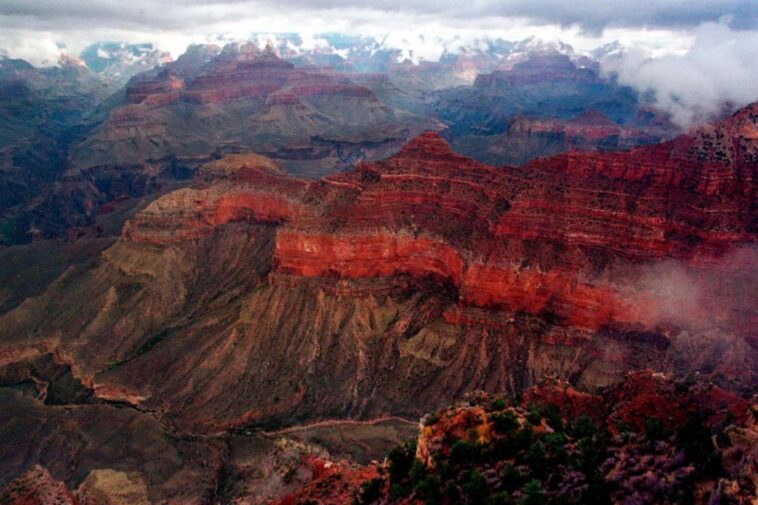 3-hikers-die-of-suspected-heat-related-illness-during-rising-temperatures-at-grand-canyon
