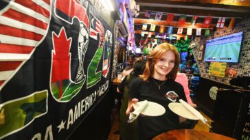 world-cup-tourists-aren’t-leaving-tips-—-and-nyc-restaurants-are-fighting-back