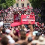 carolina-hurricanes-hit-the-streets,-coach-rod-brind’amour-goes-tarps-off-at-stanley-cup-parade