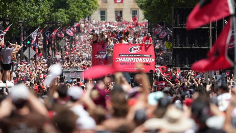 carolina-hurricanes-hit-the-streets,-coach-rod-brind’amour-goes-tarps-off-at-stanley-cup-parade