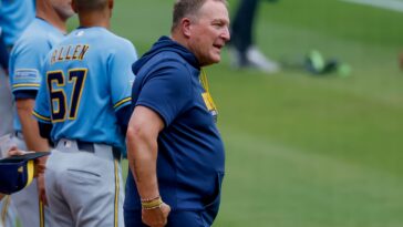 brewers-manager-pat-murphy-to-get-surgery-on-back-and-hip:-‘can’t-live-like-that’