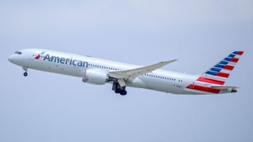 american-airlines-flier-bites-fellow-passenger,-causing-mid-air-chaos-over-philadelphia:-‘trying-to-fight-everybody’