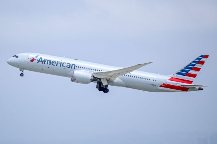 american-airlines-flier-bites-fellow-passenger,-causing-mid-air-chaos-over-philadelphia:-‘trying-to-fight-everybody’