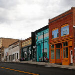 watch:-utah-wildfire-threatens-small-old-west-mining-town,-residents-evacuate
