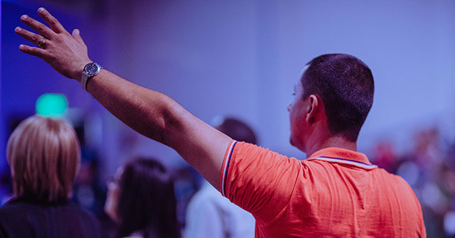 watch-—-baptist-pastor-breaks-unofficial-world-record-by-preaching-for-96-hours:-‘jesus-is-worthy’