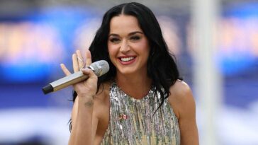 katy-perry-snubs-famous-exes-before-sweet-nod-to-justin-trudeau-in-cheeky-onstage-moment