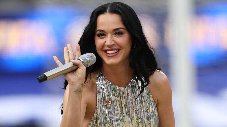 katy-perry-snubs-famous-exes-before-sweet-nod-to-justin-trudeau-in-cheeky-onstage-moment