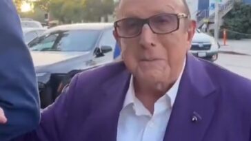 just-in:-legendary-music-producer-clive-davis-dead-at-94