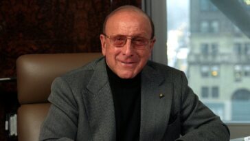 clive-davis,-music-icon-who-signed-whitney-houston-and-carrie-underwood,-dead-at-94