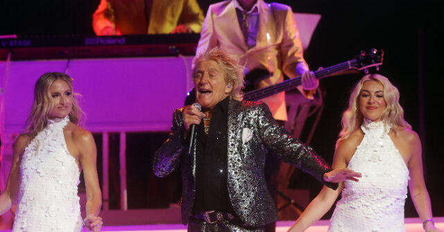 video:-rocker-rod-stewart-seen-taking-oxygen-after-nearly-fainting-during-utah-concert