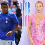 kylian-mbappe-reacts-to-girlfriend-ester-exposito’s-pink-dress-away-from-world-cup