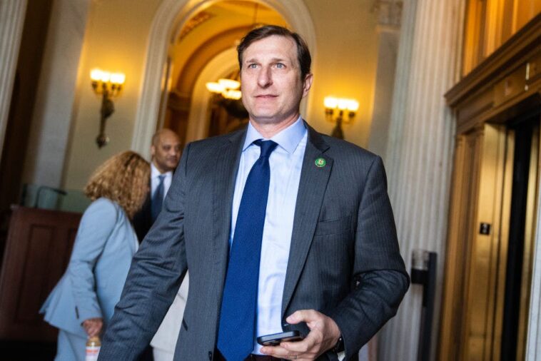 coffee-chain-tells-congressman-‘don’t-ever-come-back,’-triggers-doj-probe