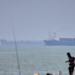 tankers-continue-moving-through-strait-of-hormuz-despite-iranian-threats