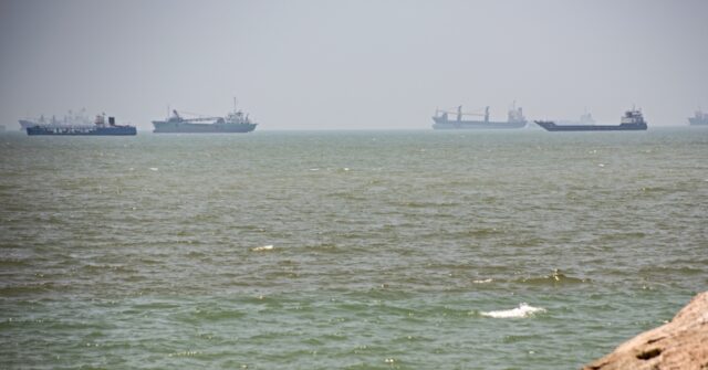 shipping-traffic-uptick-in-strait-of-hormuz-defies-iran’s-closure-claim