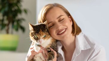 ‘what-a-good-little-kitty-you-are,’-owner-says-to-cat-who-is-currently-plotting-her-violent-death