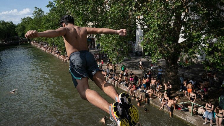popular-city-bans-public-alcohol-amid-heat-wave-as-people-take-risks-to-cool-down