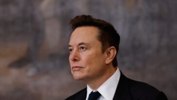 spacex-stock-hovers-near-elon-musk’s-ipo-price-after-several-losing-sessions