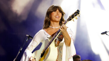 country-star-ella-langley-delivers-powerful-message-about-her-relationship-with-jesus-at-chicago-concert
