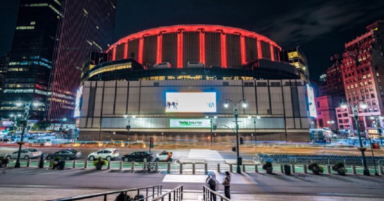 band-left-‘reeling’-after-fan-plunges-to-his-death-during-madison-square-garden-concert