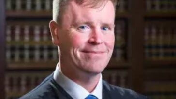 california-based-biden-judge-issues-nationwide-block-on-ice’s-policy-of-arresting-illegals-at-courthouses