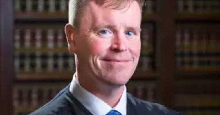 california-based-biden-judge-issues-nationwide-block-on-ice’s-policy-of-arresting-illegals-at-courthouses