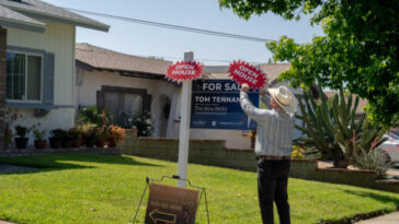 sales-of-new-homes-unexpectedly-plunge